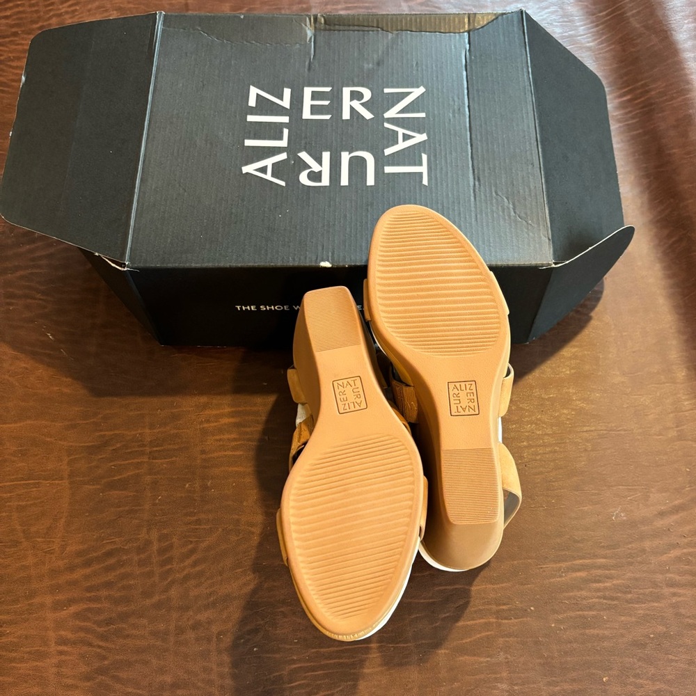 NIB-Naturalizer Brown Wedge Sandals for Women - Picture 8 of 16